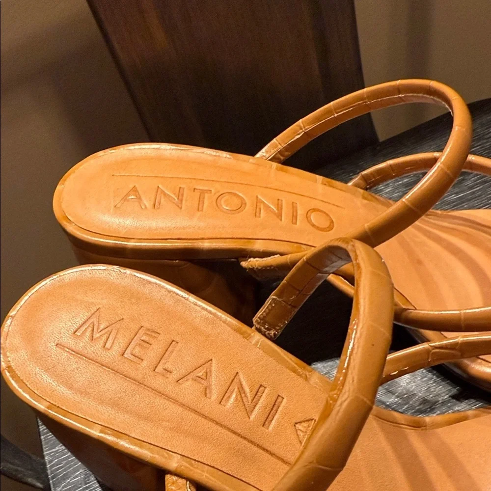 ANTONIO MELANI Croc-Embossed Tan Heels - Picture 2 of 11